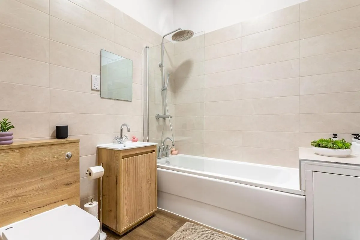 Vibrant 2-Bed Apartment Close To The Seafront 브라이턴